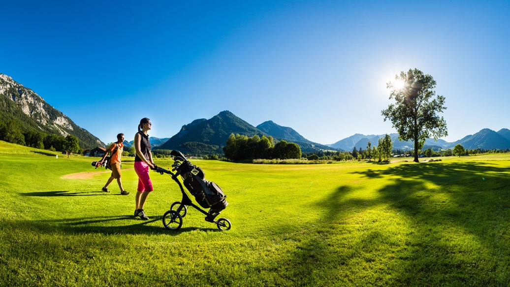 Golfing in Ruhpolding: 18-hole course surrounded by nature